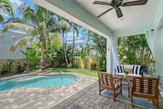 Building Photo - 1738 Siesta Dr