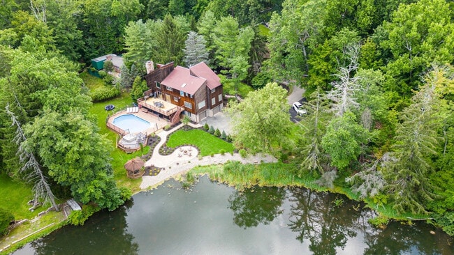 Building Photo - 2A Cherry Ln