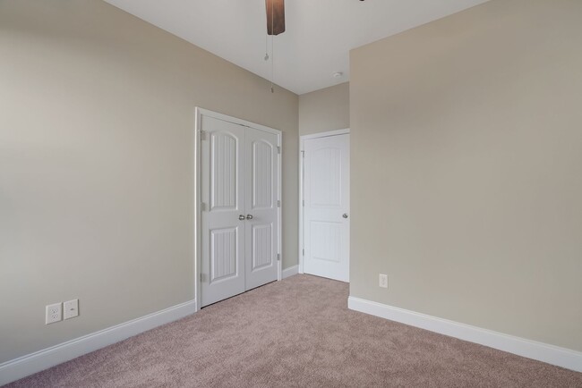 Building Photo - Beautiful  3 bed 2 bath Home in Hampstead