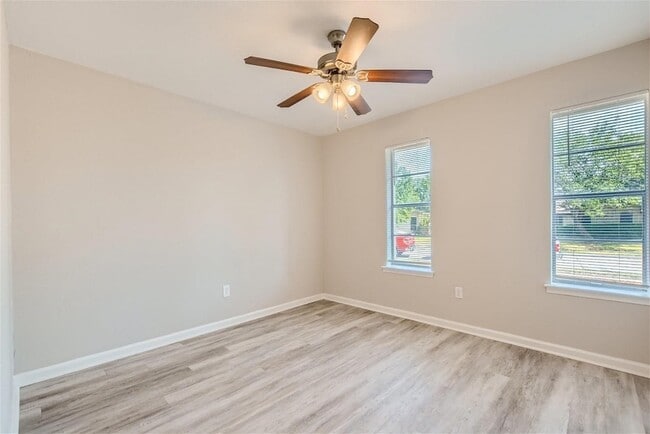 Building Photo - 413 Lindo Dr