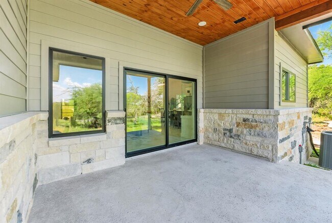 Building Photo - 418 Bedford Dr