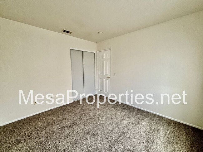 Building Photo - 15307 Ross Dr