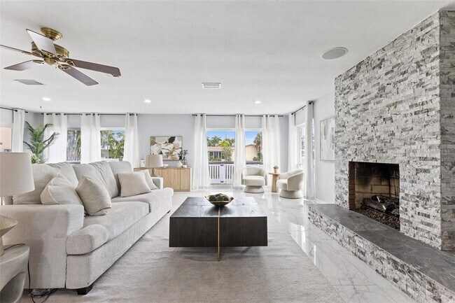 Building Photo - 4000 14th Way NE