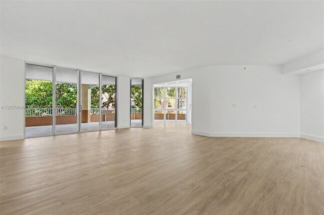 Building Photo - 731 Crandon Blvd