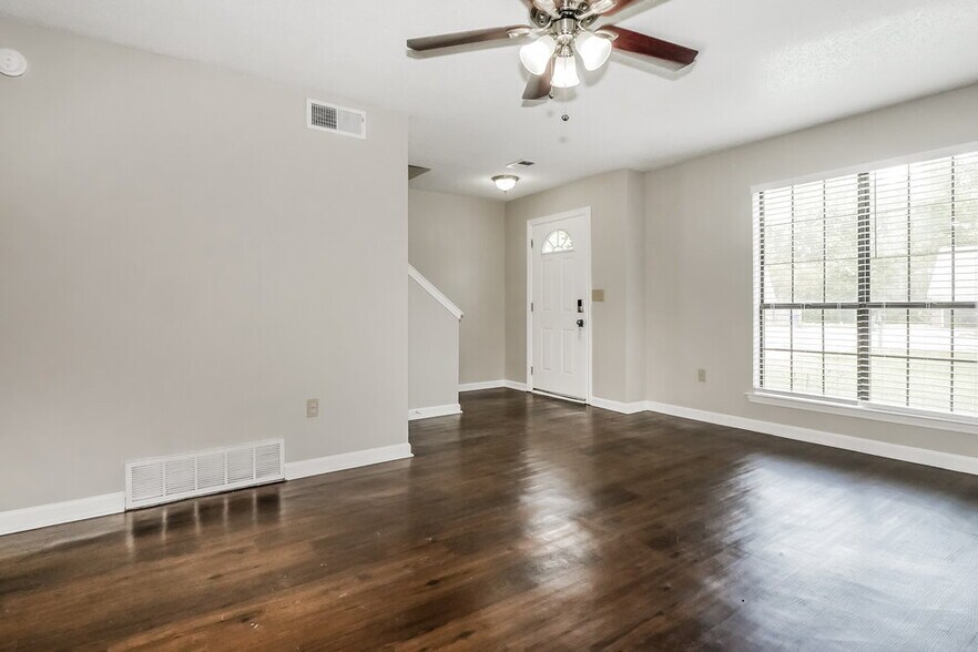 Building Photo - 6863 Delta Newberry Cove