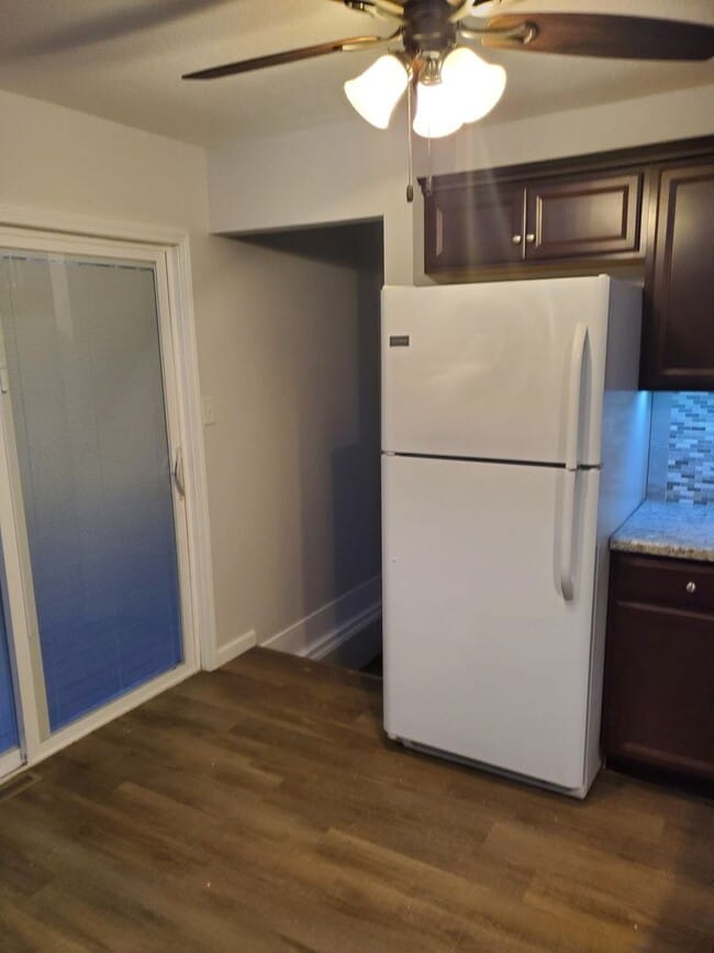 Building Photo - 2 Bedroom, 1 Bath Single Family Home in Clinton, IA