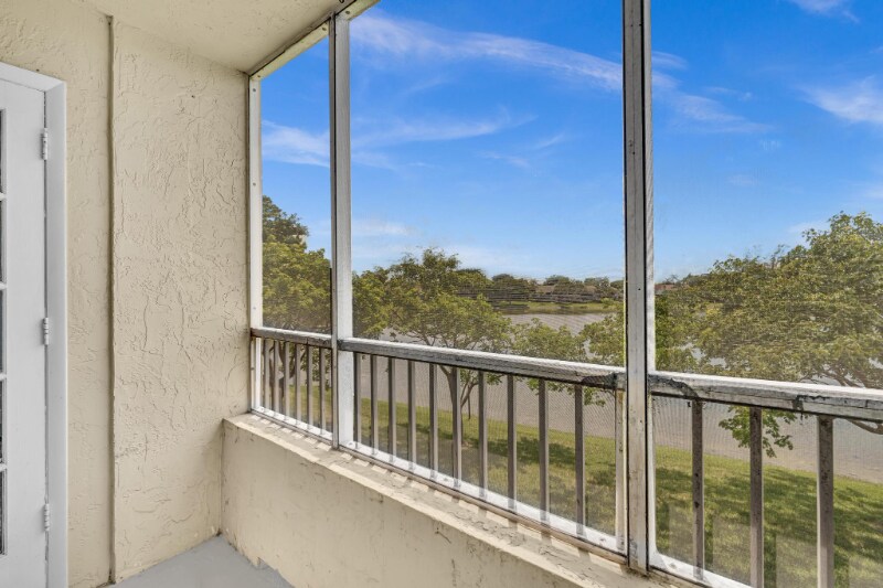 Building Photo - 2850 N Oakland Forest Dr