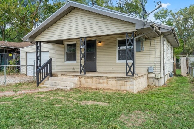 Building Photo - Charming and remodeled 2 Bed | 1 Bath Home...