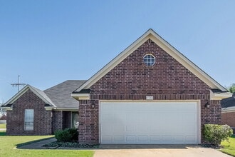 Building Photo - 7722 Pin Cove