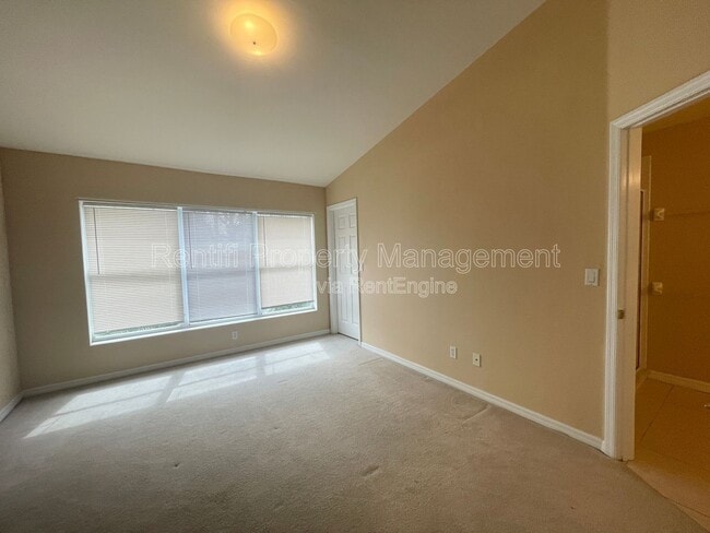 Building Photo - 8430 Village Edge Cir