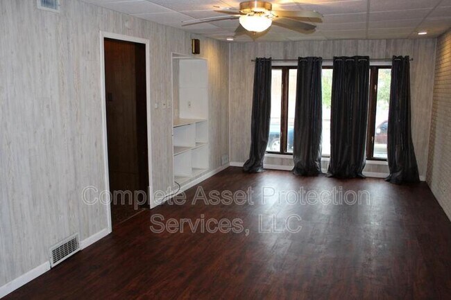 Building Photo - 3810 Hemlock St