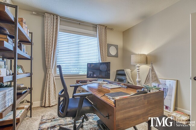 Building Photo - Spacious 4 BD Home with Private Backyard & Community Amenities!