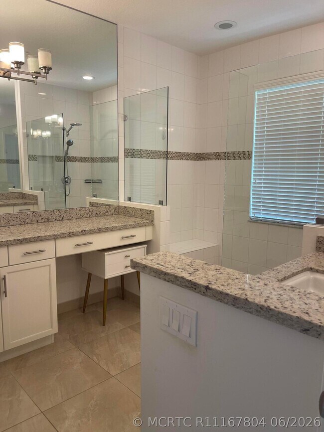 Building Photo - 23045 Clear Echo Dr