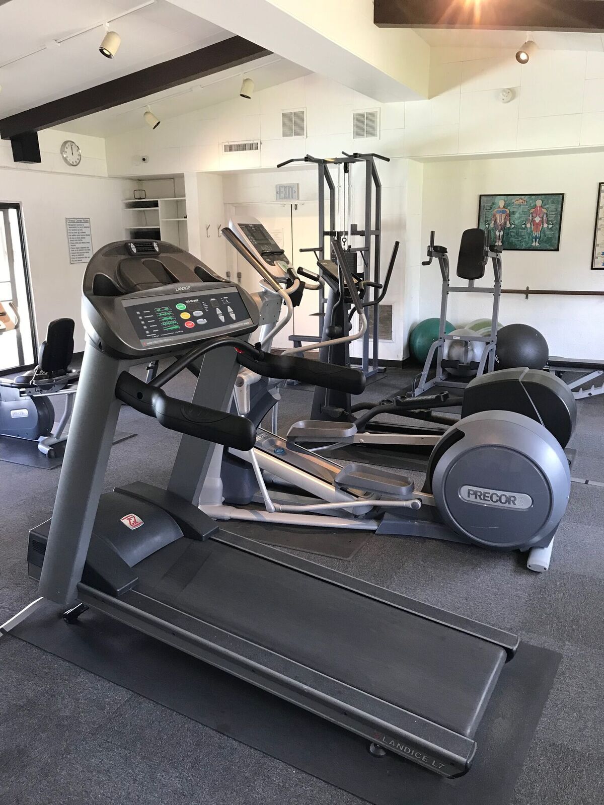 Building Photo - 3360 N Topanga Canyon Blvd