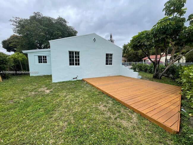 Building Photo - 6344 NW Miami Pl