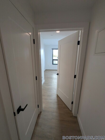 Building Photo - 199 Gardner St