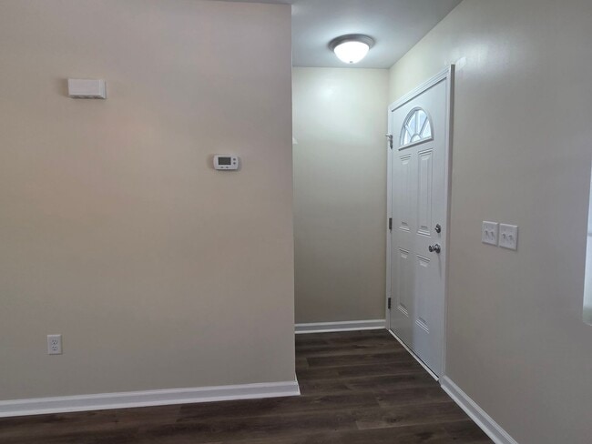 Building Photo - 113 Towne Pk E Dr