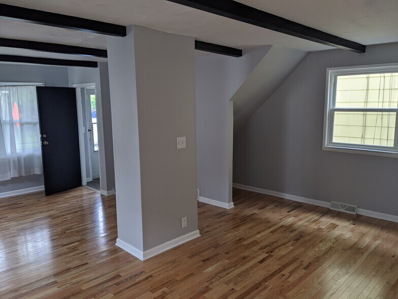 Front living room - 20 Portland St