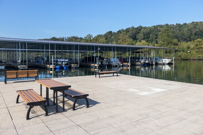 Building Photo - 509 Broadberry Ave