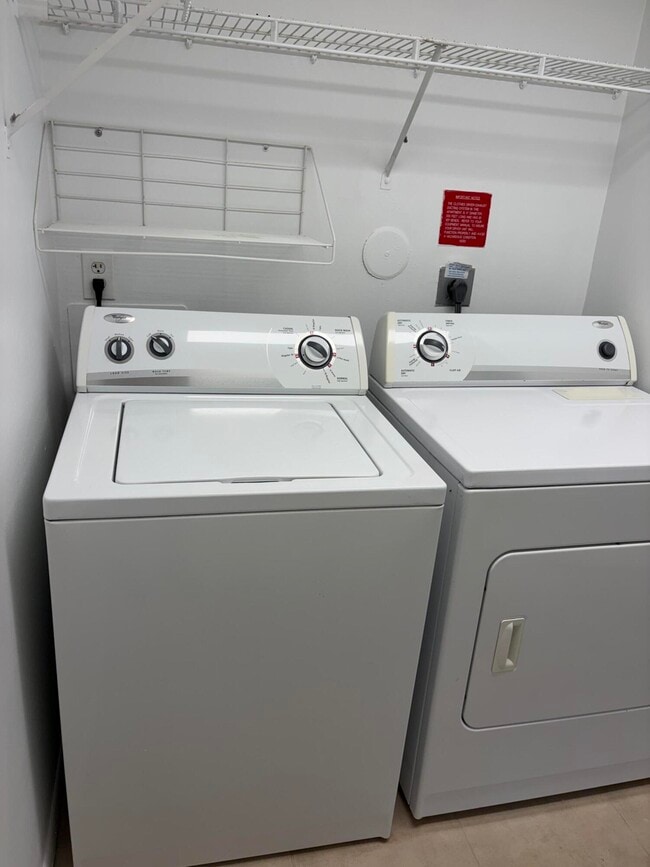 Building Photo - 13811 Oneida Dr