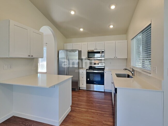 Building Photo - 1405 W Chance Ct