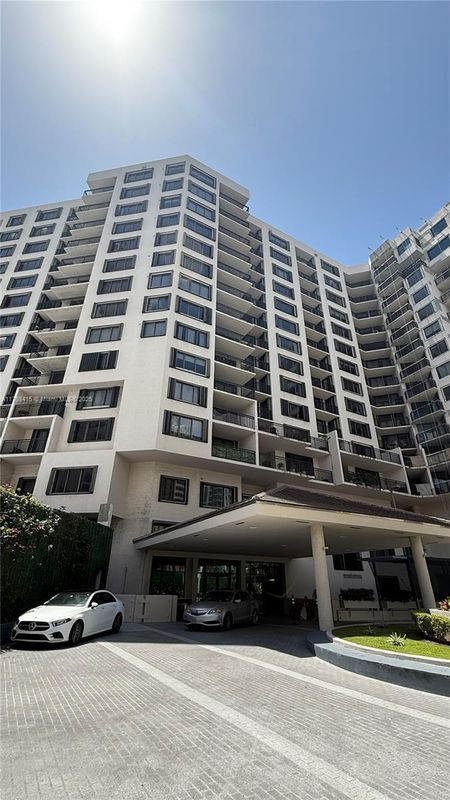 Primary Photo - 540 Brickell Key Dr