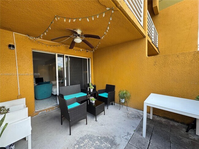 Building Photo - 9701 Fontainebleau Blvd
