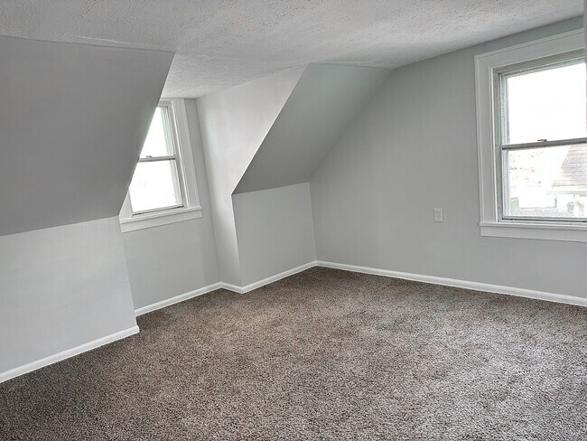 Building Photo - 222 W Union St