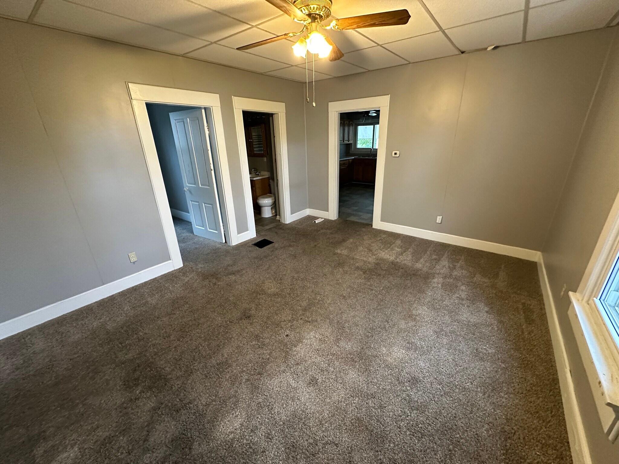 Nice sized living room - 1508 Forest Ave