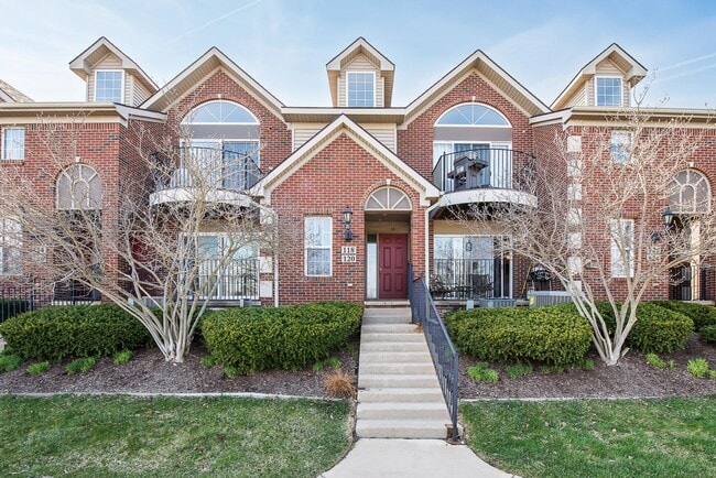 Building Photo - 120 W Oakbrook Dr