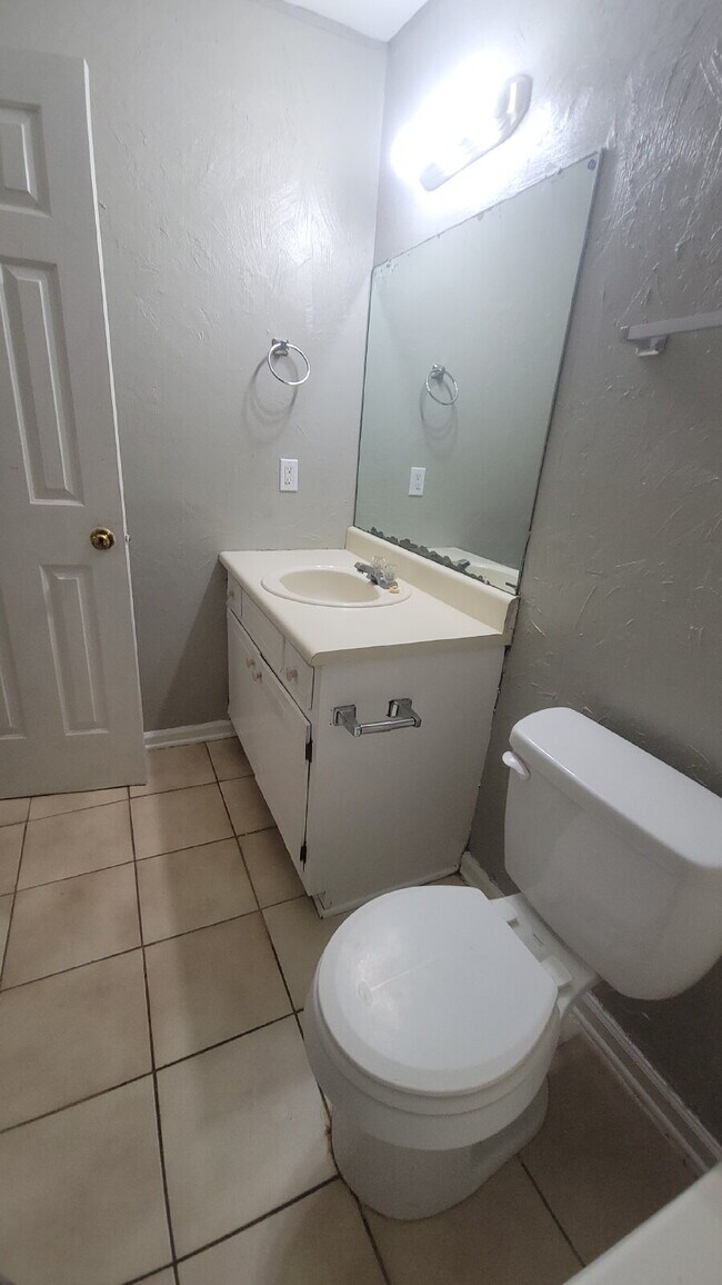 Building Photo - Section 8 accepted!!! "Charming 2-Bed, 2-Bath Haven in Huntsville – Your Perfect Retreat Awaits!"