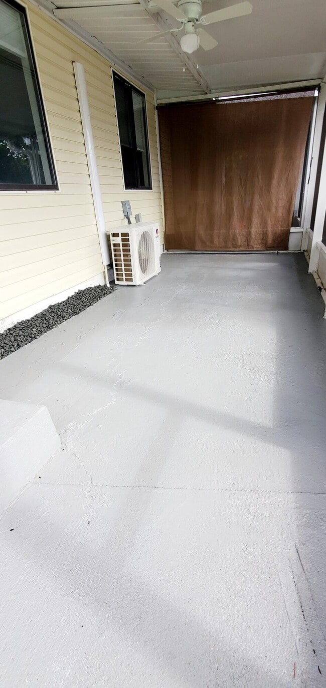 Building Photo - 560 7th Pl