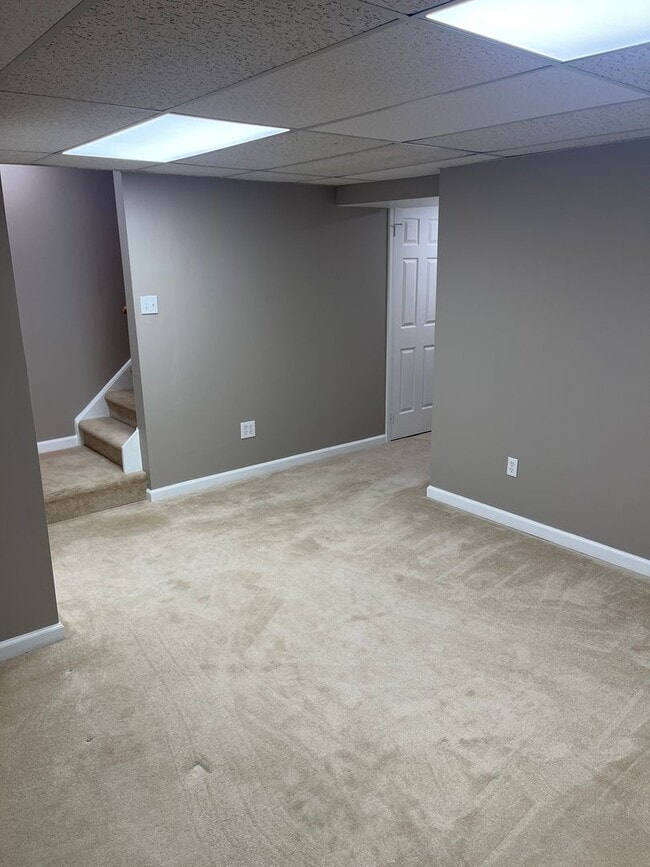 Building Photo - End of Group Townhome, with Finished Basement, in Abingdon