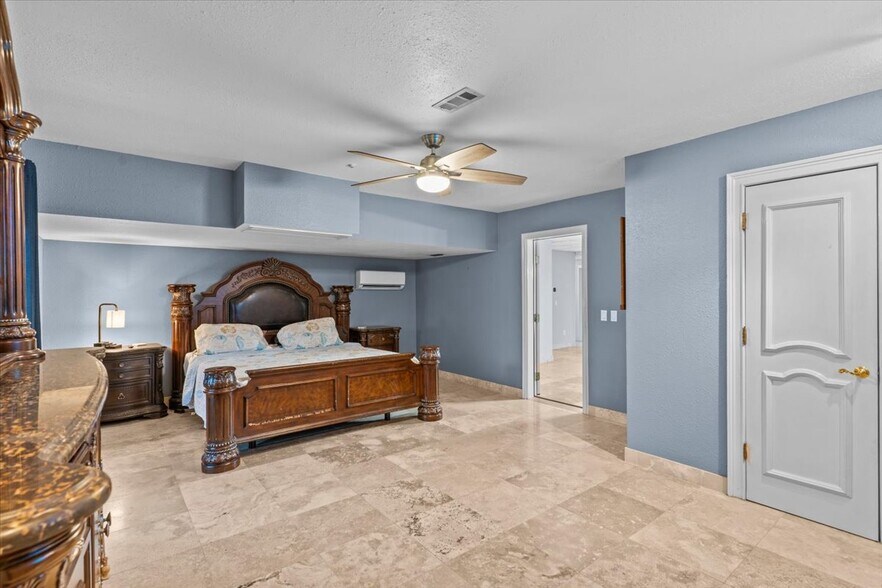 Building Photo - 200 Asphodel Dr