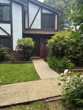Building Photo - 415 Clubhouse Ct