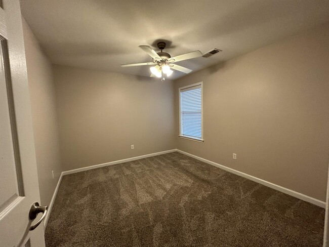 Building Photo - 1390 Island Town Dr