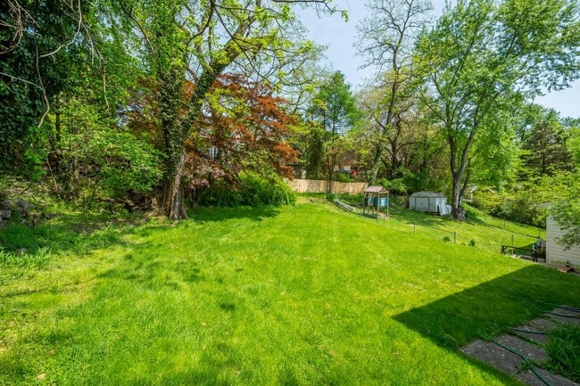 Building Photo - AVAILABLE JULY 1ST! UPDATED 3-bedroom!!