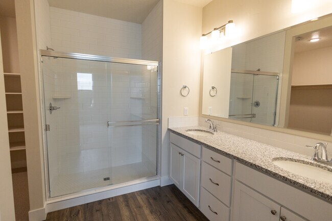 Building Photo - 5558 W Aralia Dr