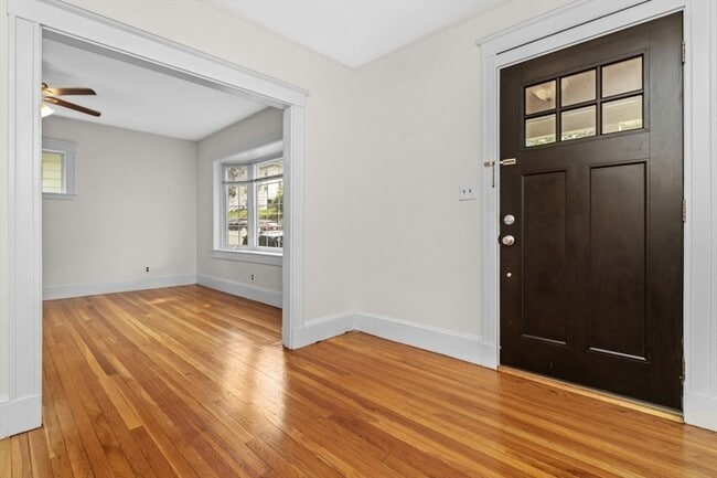 Building Photo - 44 Hillsdale St