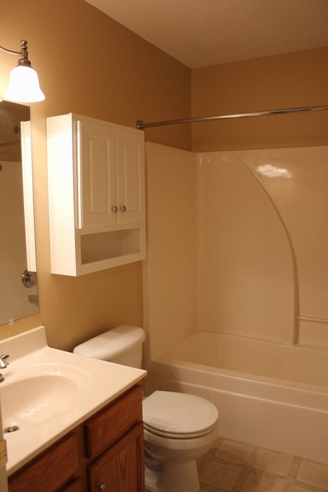 Building Photo - Two Master Suite Townhouse in Avalon Woods