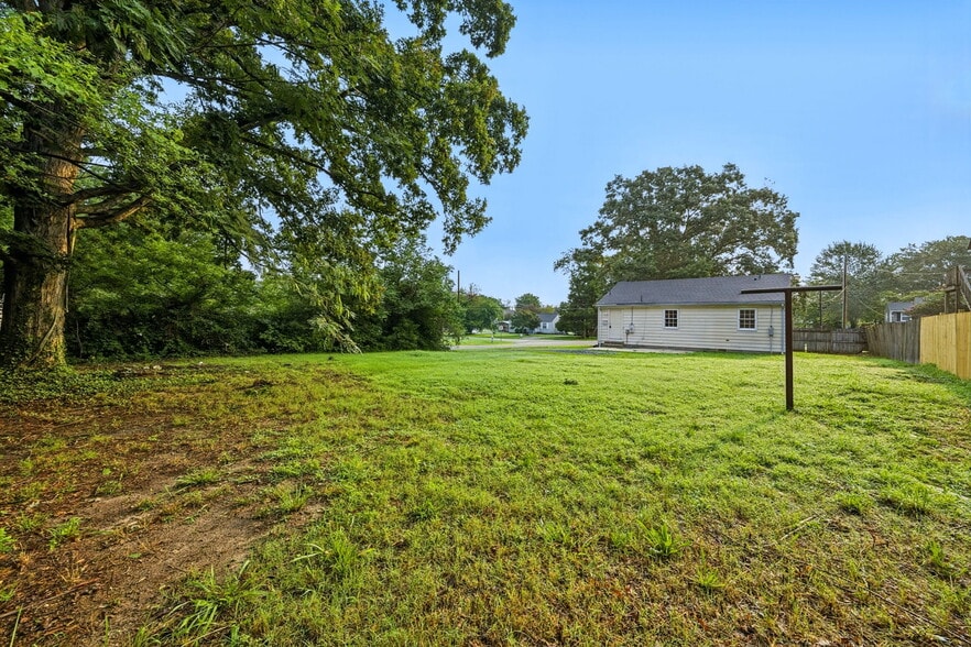 Building Photo - 300 Marlin Dr