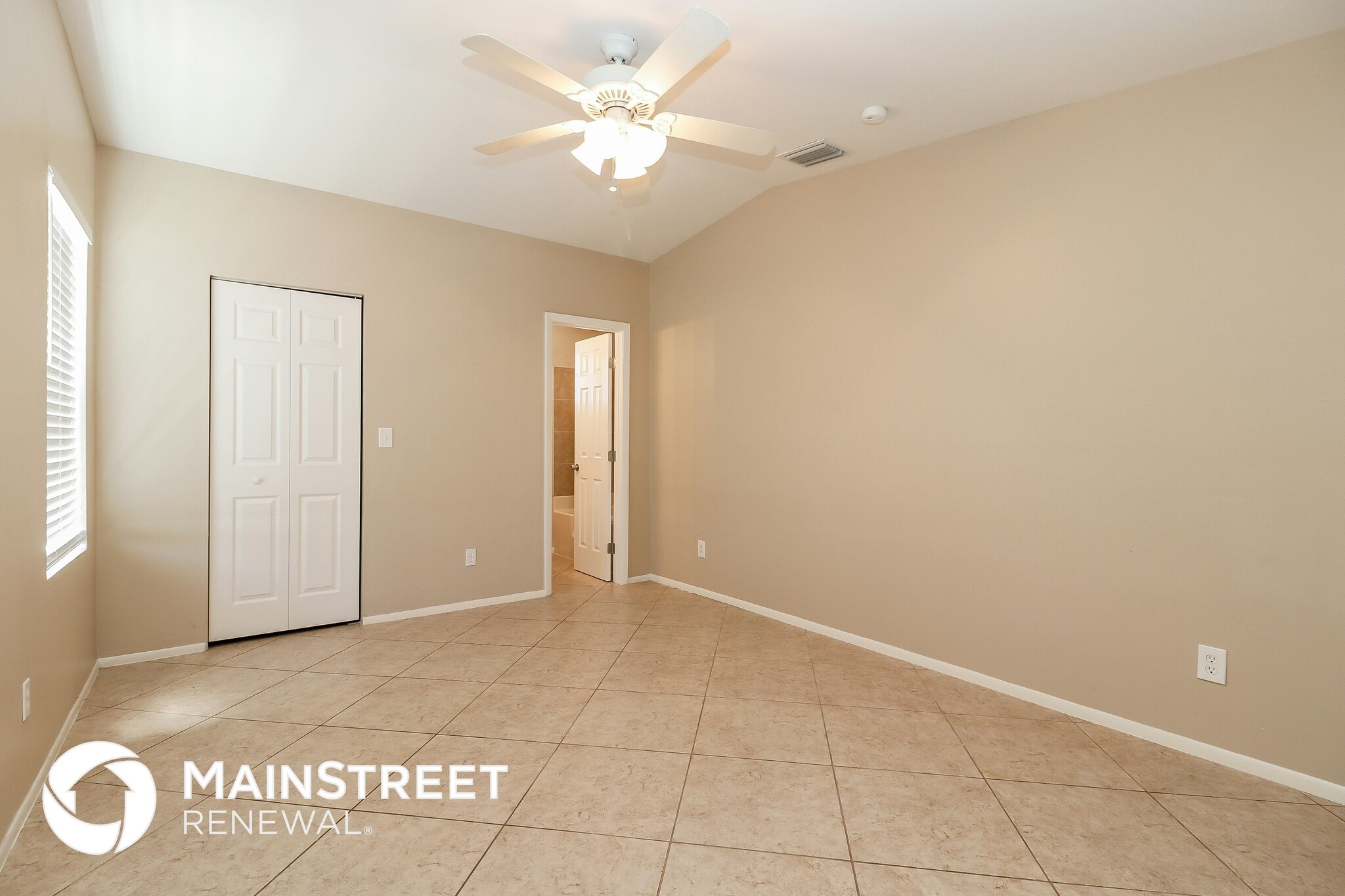 Building Photo - 721 NW Douglas Cir