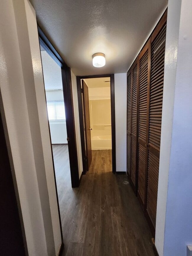 Building Photo - MOVE IN SPECIAL: 1/2 OFF First Full Months...