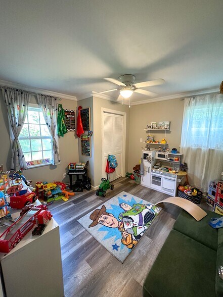 Building Photo - 5 big oak road