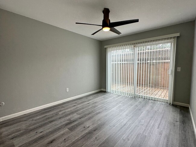 Building Photo - Beautiful 3 Bedroom 2 Bath Condo in Point Loma w/Three Private Patios