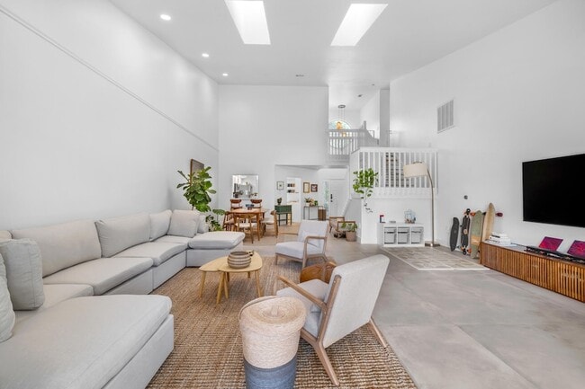 Building Photo - 4117 W Palm Aire Dr