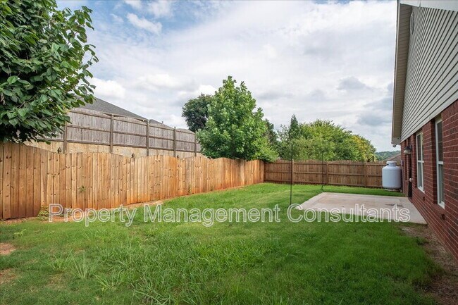 Building Photo - 108 Oak Shade Dr