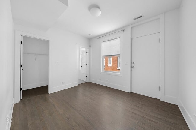 Building Photo - Sunny, Spacious and Beautifully Rehabbed in Avondale with Laundry in-unit