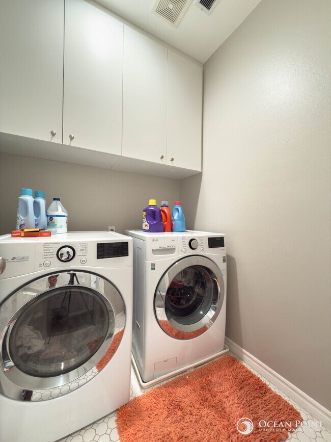 Building Photo - 3 Bedroom Condo for Rent in Ventura!