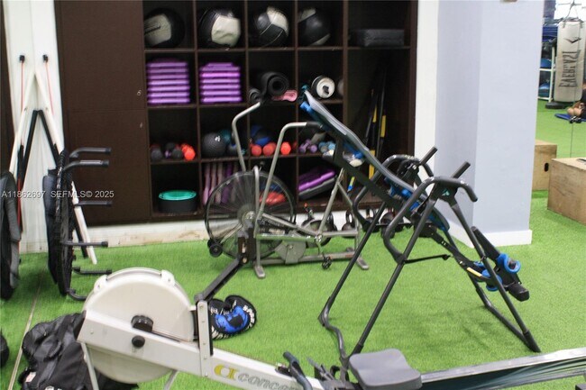 Building Photo - 1035 West Ave